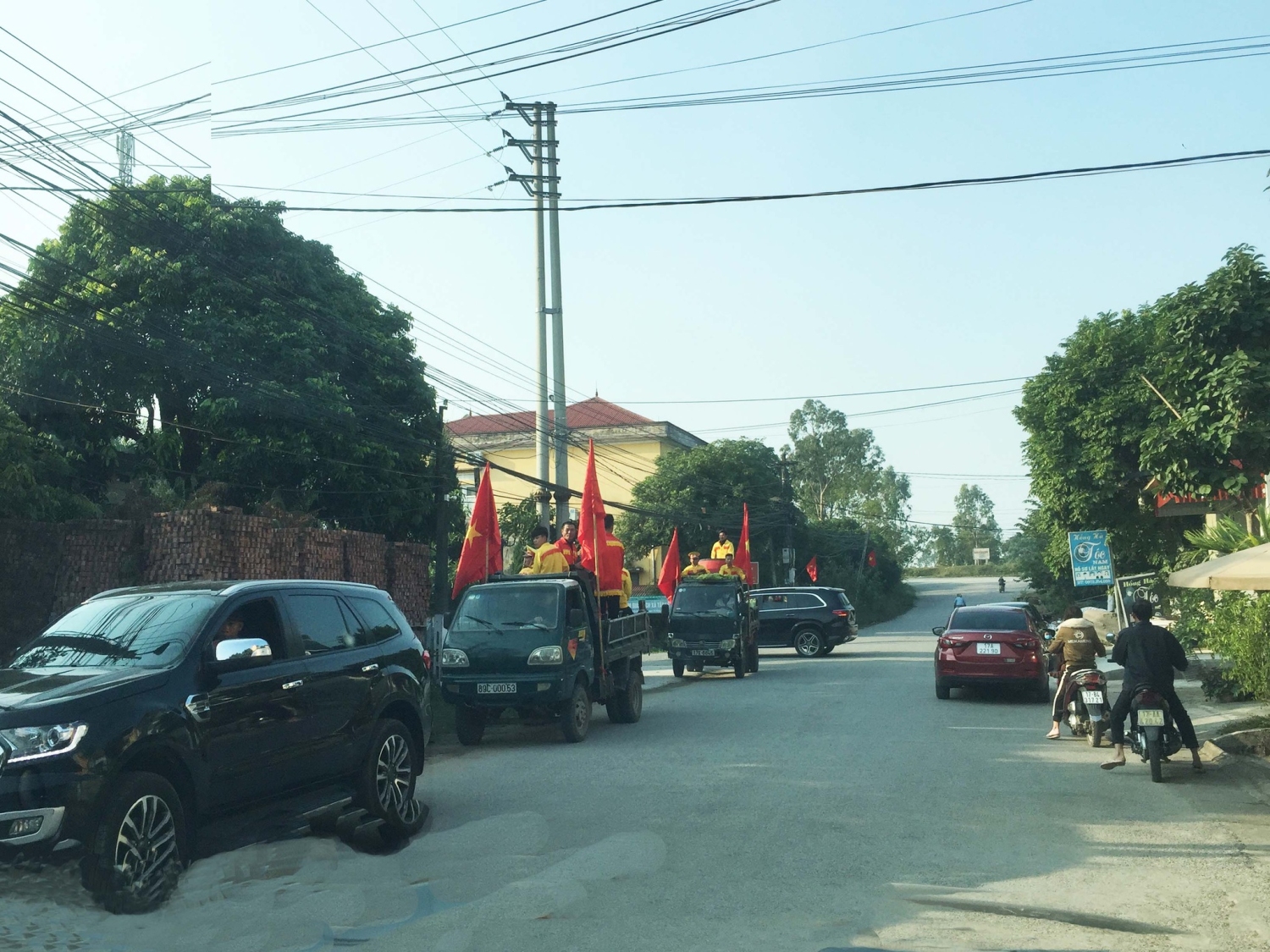 Đoàn đi rước Bằng công nhận Di tích Lịch sử Văn hóa