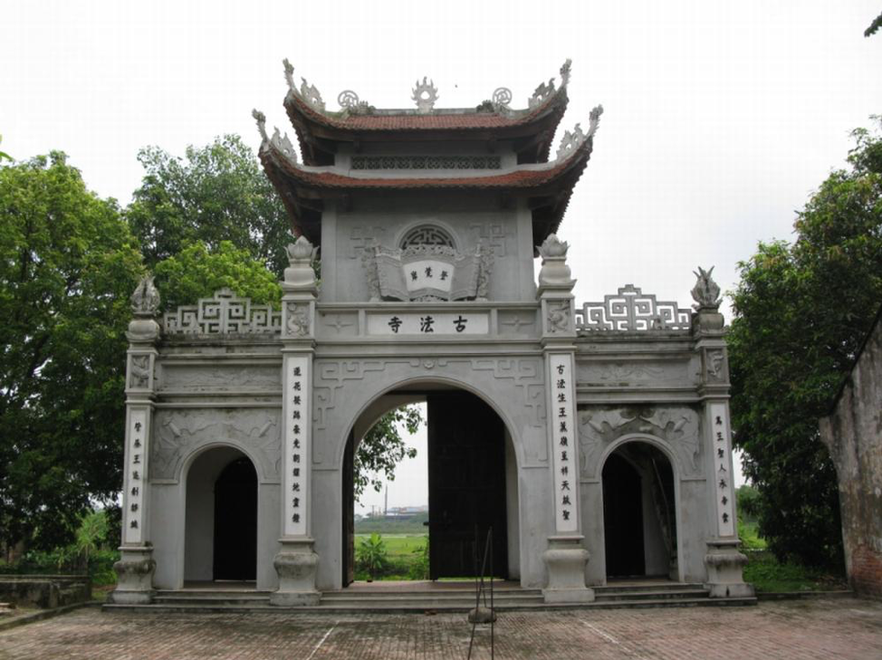 Cổng Tam quan chùa Cổ Pháp